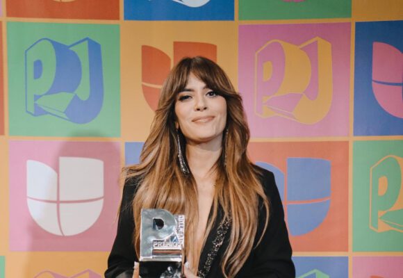 Kany García es reconocida como Agente de Cambio en Premios Juventud